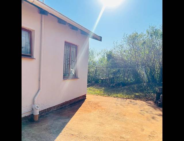 3 BEDROOM PROPERTY TO RENT IN PANORAMA GARDENS